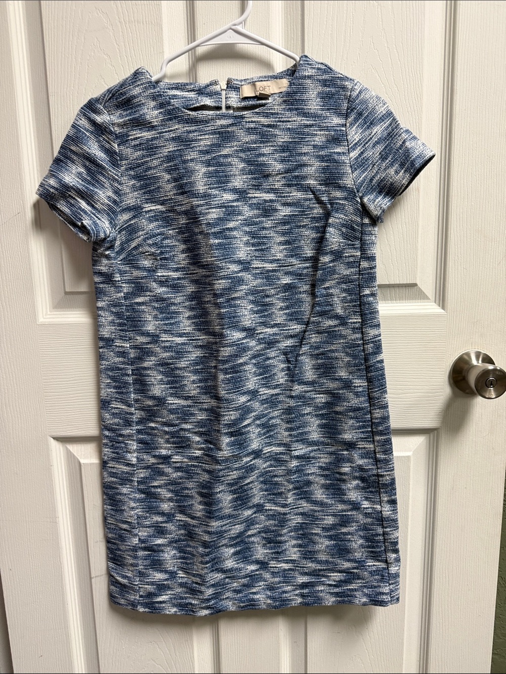 Ann Taylor LOFT blue wavy print shift dress
